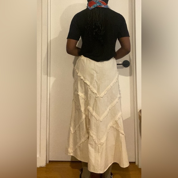 Custom made cream colored linen skirt; size medium; structured hem - Picture 3 of 4